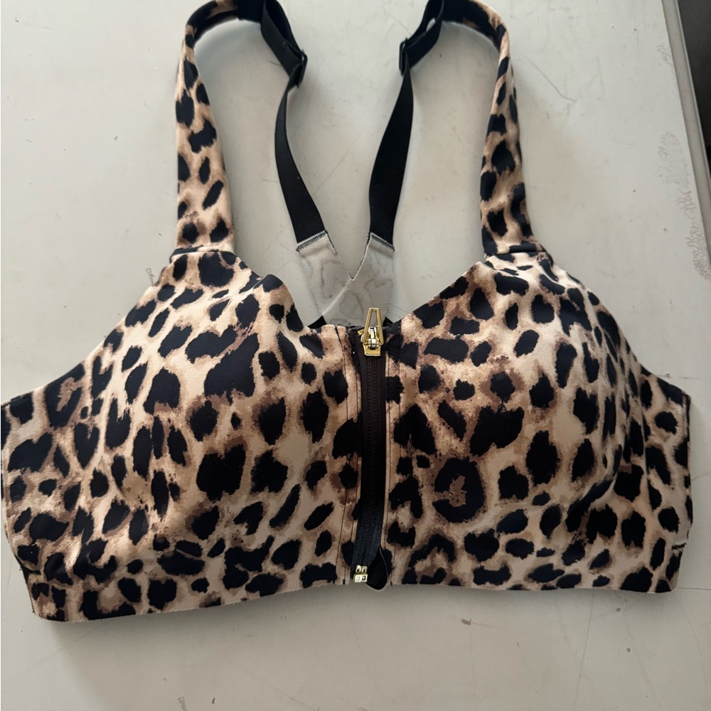 Victoria Secret animal print front front closure Size 34C in great condition